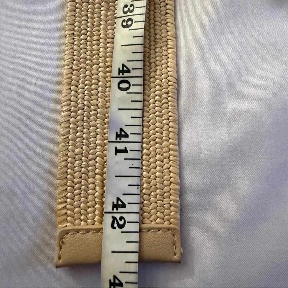 Beige paper stretchy waistband belt with gold tone circle buckle - Picture 6 of 8